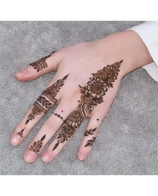 Cuff Inspired Ornate Back Finger Mehndi Design